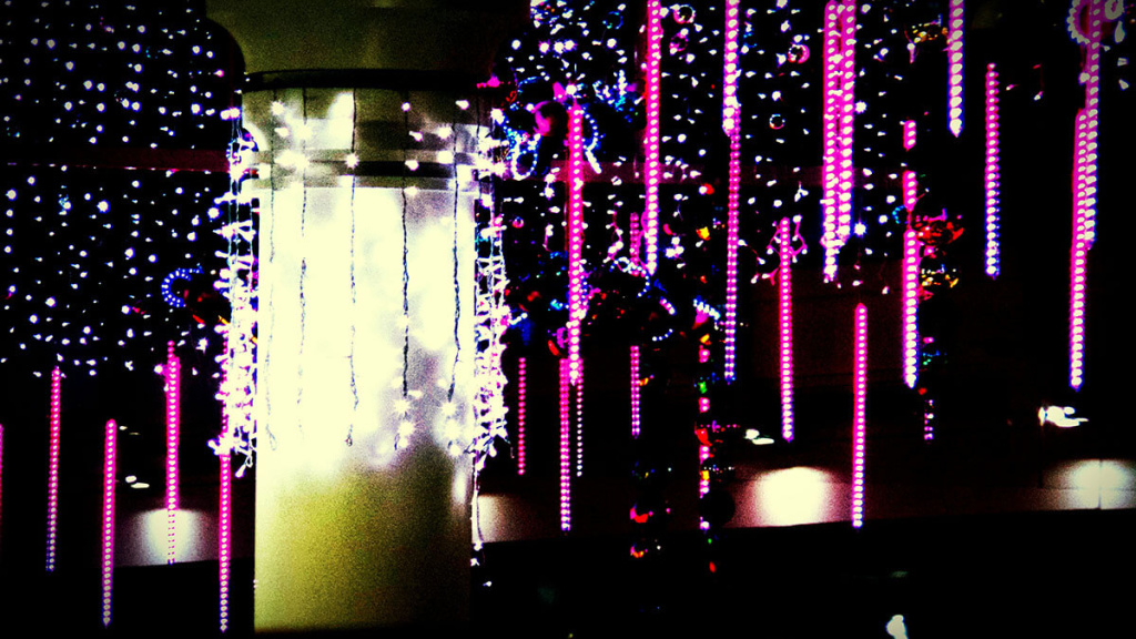 Новогоднее оформление зала кафе