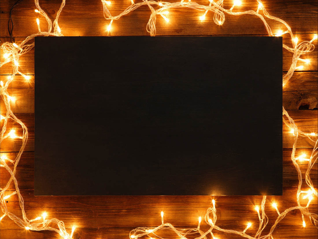 Светящаяся рамка для рисунков из гирлянд