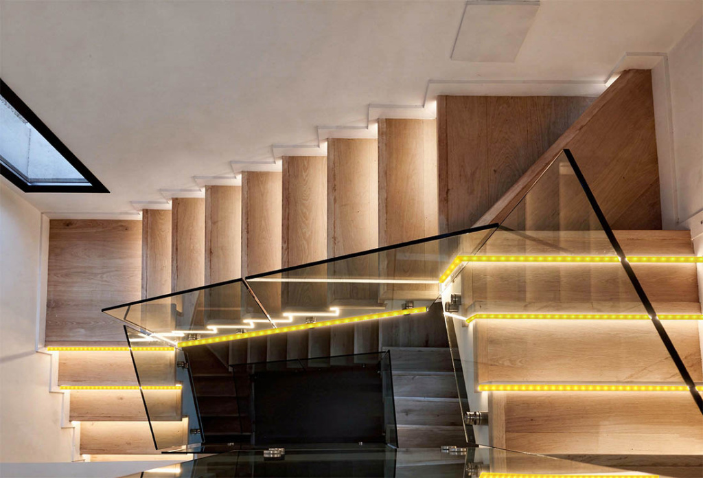 Подсветка ступеней светодиодами